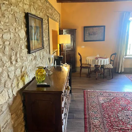 Couette-café Borgo Valentini 3*